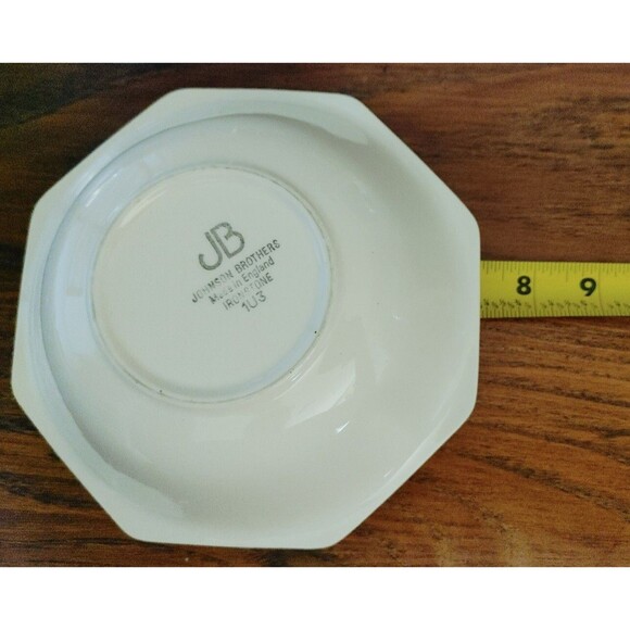 JOHNSON BROTHERS HERITAGE White Ironstone OctagoN Round Vegetable Serving Bowl - Picture 7 of 7